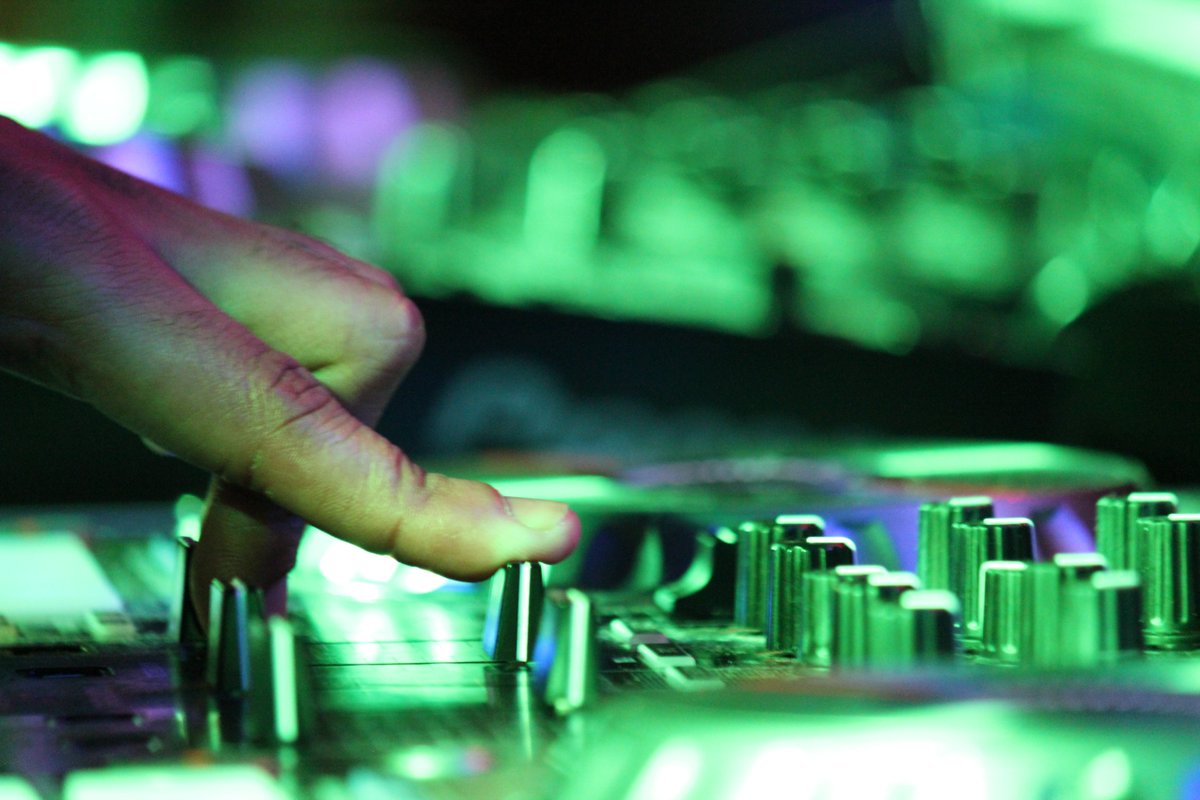 luton_mas's tweet photo. Are you here yet...DJ Xplosion! #lutonmas @carnivalukcca https://t.co/FLVJqFdC27