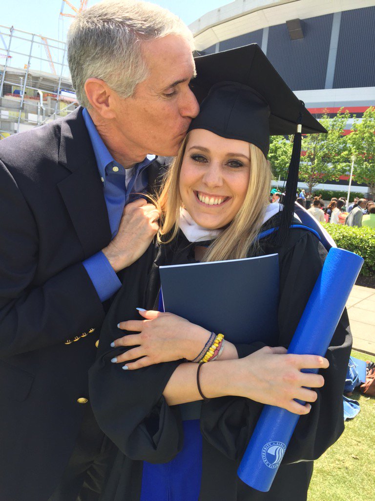 DCStinson's tweet photo. Congratulations Bonnie! You did it! Enjoy your day!👍#GSU16 https://t.co/ugj9n8B6WO
