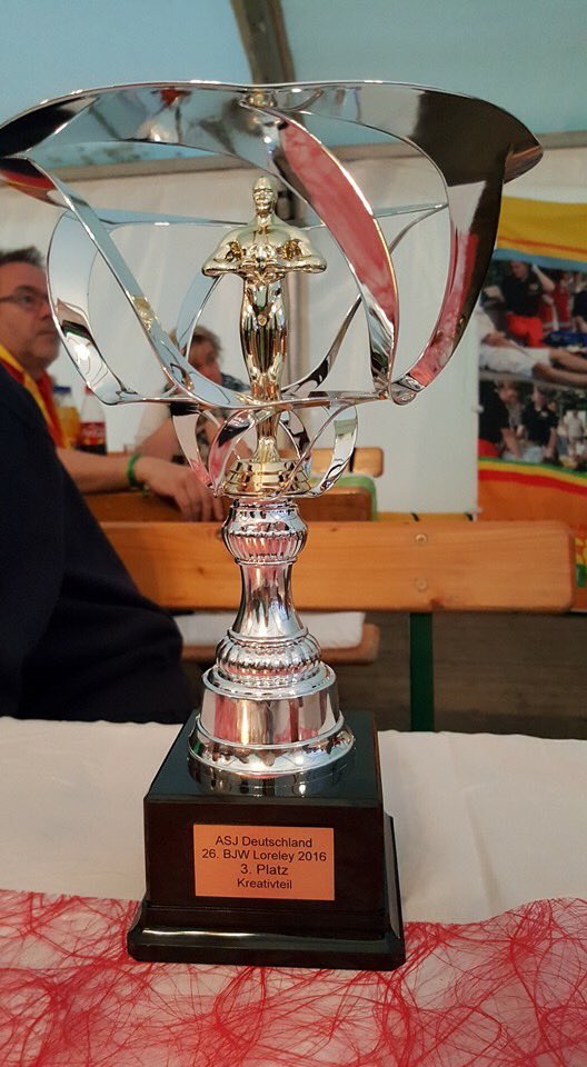 ASJ_Pforzheim's tweet photo. Yes, der 1. Pokal ging an uns! Wir haben den 3. PLATZ beim Kreativteil belegt! https://t.co/Zf8iiRA9qG