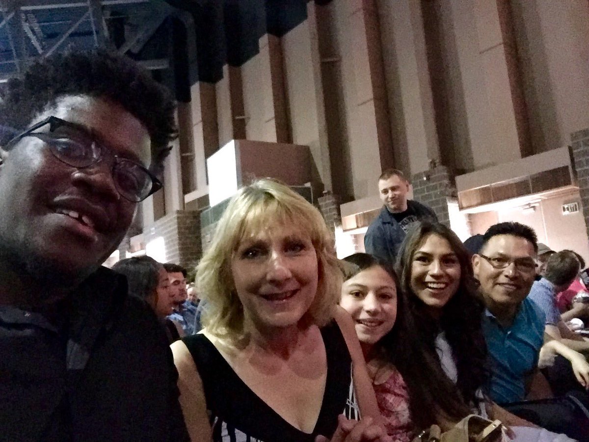 ChelseaReynosa's tweet photo. JOSLYNNE REYNOSA FAN CLUB!!#wsuv2016 https://t.co/6GN5jpDFeA