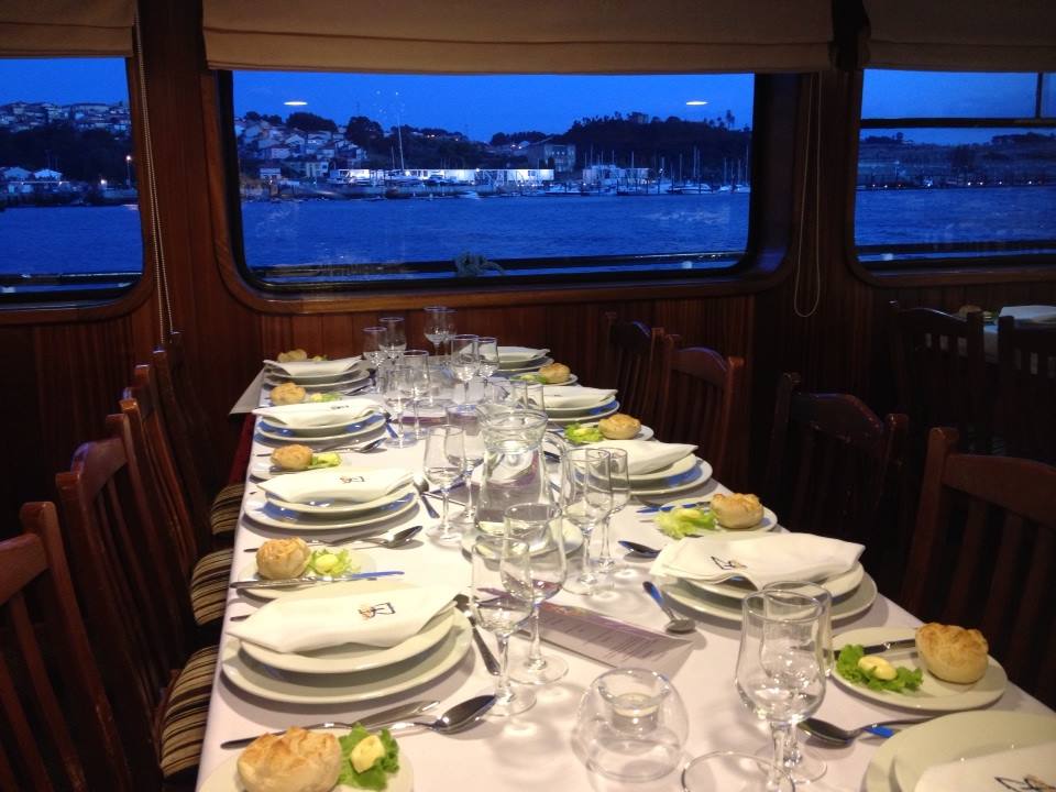 XIXSIEBM's tweet photo. On Sept 8th #XIXSIEBM #galadinner @DouroRiver for #participants listening to #Fado music, UNESCO World Heritage https://t.co/6FiXGkJ3UW