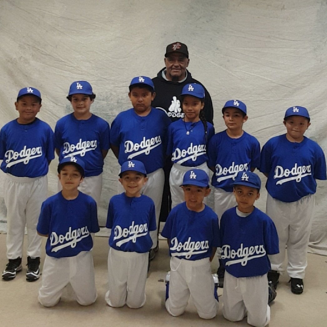 Jhan3r86Ruiz's tweet photo. Picture day!! #Dodgers #EchoPark #high5 #coachgil https://t.co/4egqvuyywV