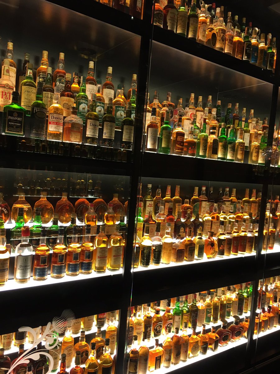 Whiskey proeven in Edinburgh #heerlijkeerlijk #genieten #waaristhies