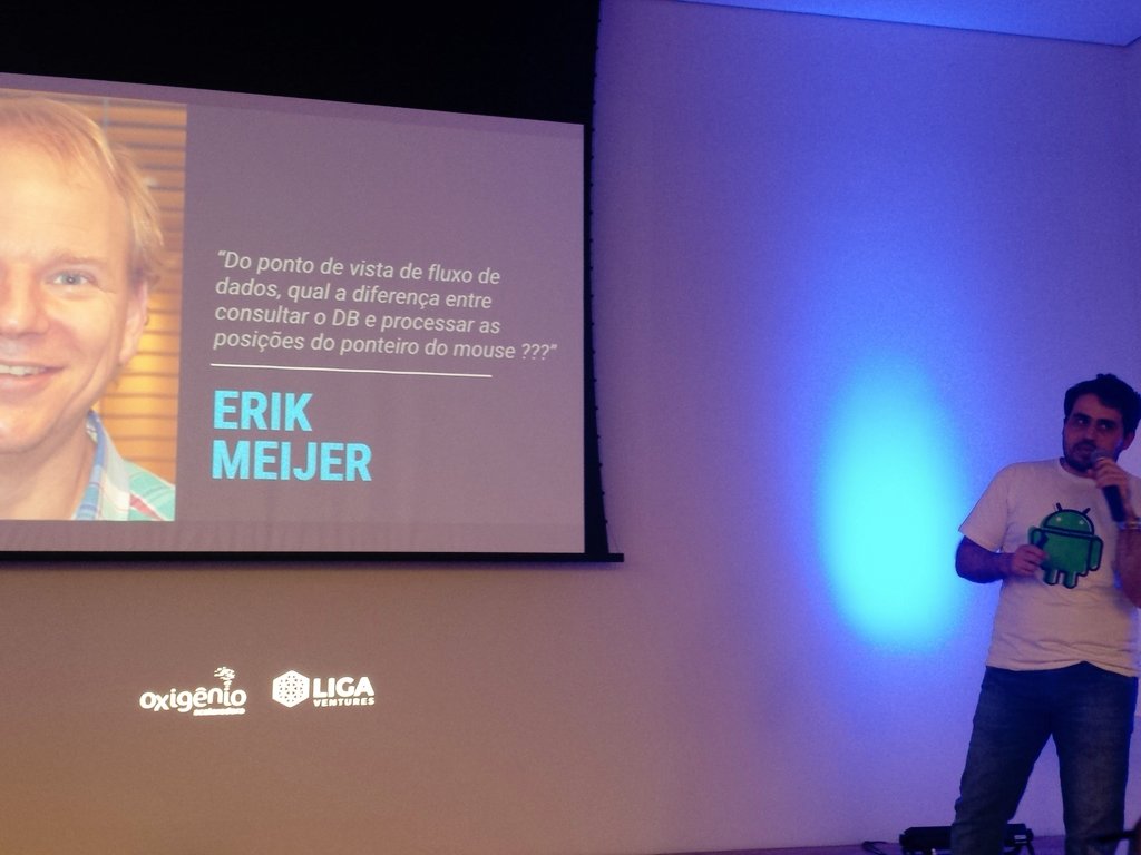 PratesGeek's tweet photo. Agora é a vez do mestre @ubiratanfsoares mandando vê com programação reativa #RxJava #AM3anos #GDGSP #AndroidDev https://t.co/1ZtvgEKsHP