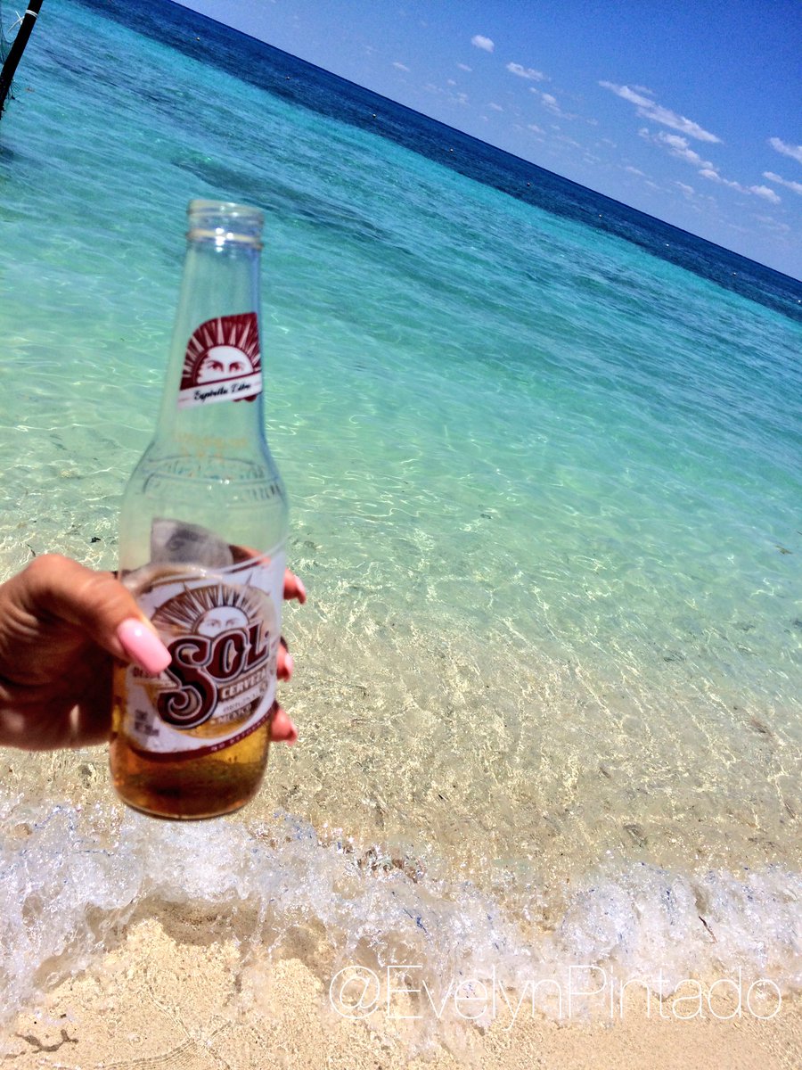 EvelynPintado's tweet photo. #SoloPorSiMeLeesTeDigo Saluuuuud!! ☺️ #MrSanchoz #Cozumel @VisitCozumel #CheersWeekend https://t.co/hcGNAmJRcq