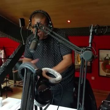 CouvreFeuOff's tweet photo. #NP @RealDaddyMory 
Roots Reality &amp; Culture
@MrJackyBrown #CouvreFeu
@DJLORDISSA @DjPhaxxOfficial 
#OklmRadio #1 https://t.co/CJT0HZ4AVT