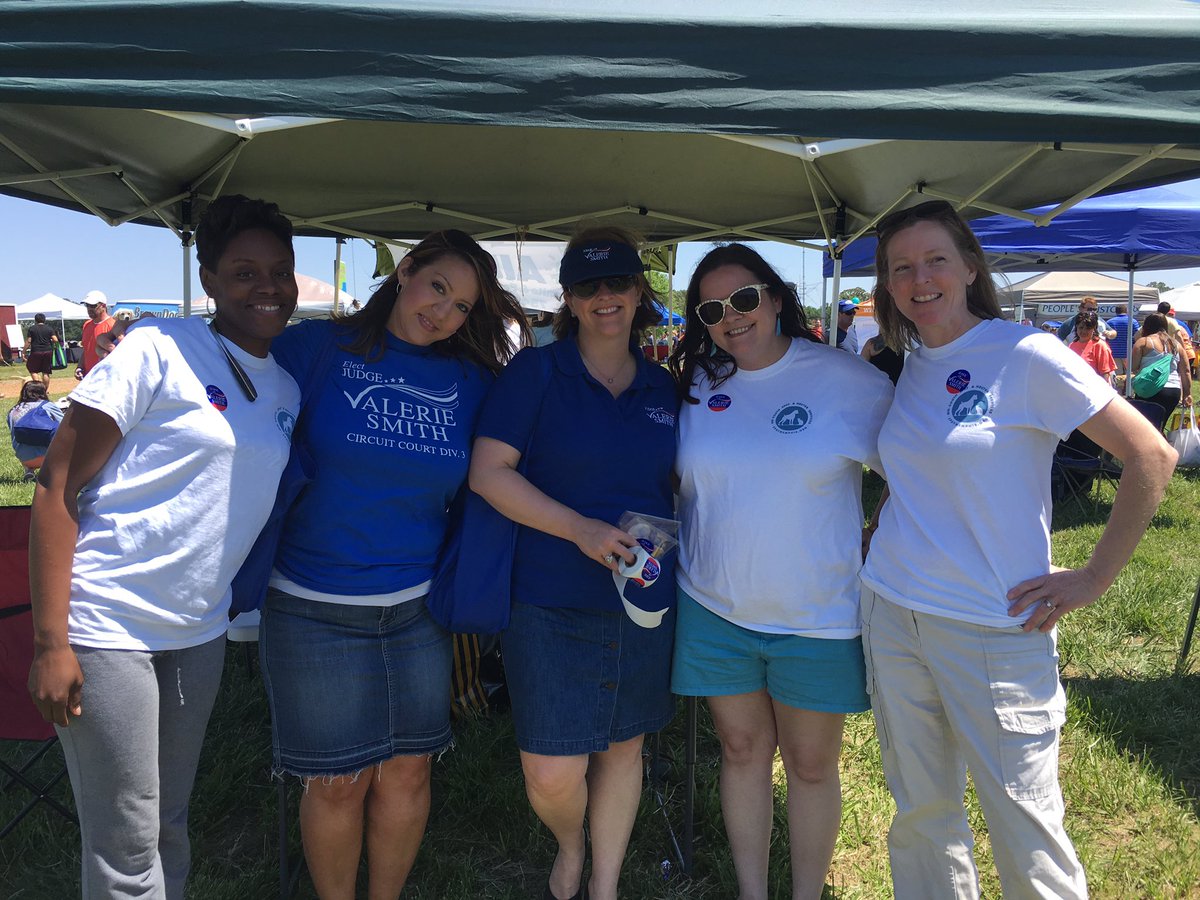 judgevalerie's tweet photo. Beautiful day at #dogaroo @ShelbyFarmsPark! Making new and furry friends! https://t.co/0scv0zZDnF