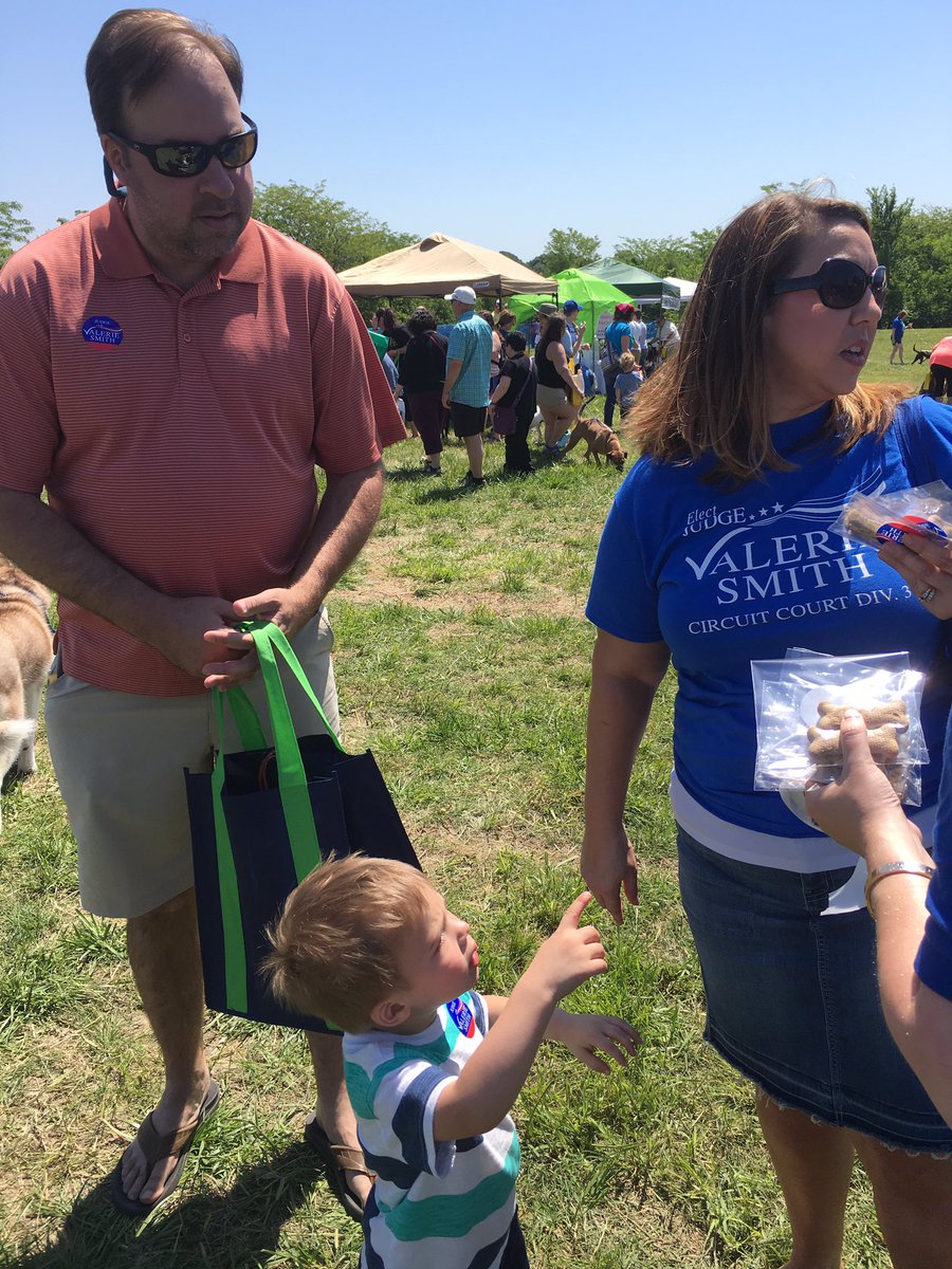 judgevalerie's tweet photo. Beautiful day at #dogaroo @ShelbyFarmsPark! Making new and furry friends! https://t.co/0scv0zZDnF