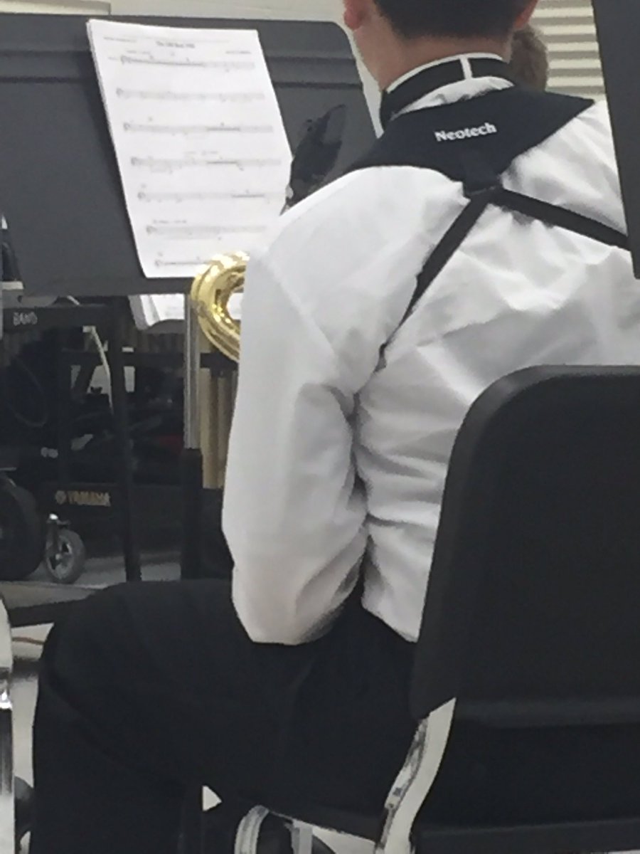 Shockiegurl's tweet photo. Why is his reed the same color as the music stand @jsunnayyyy #WoodwindProblems 😂😂😂 https://t.co/Ab2ucCWv5V