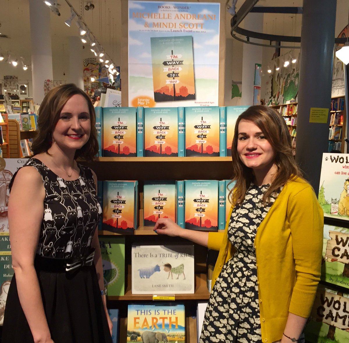TwilightMOMS's tweet photo. Our own @michelle_etc and @mindi_scott with The Way Back to You @BooksofWonder https://t.co/GRJvetjZUU
