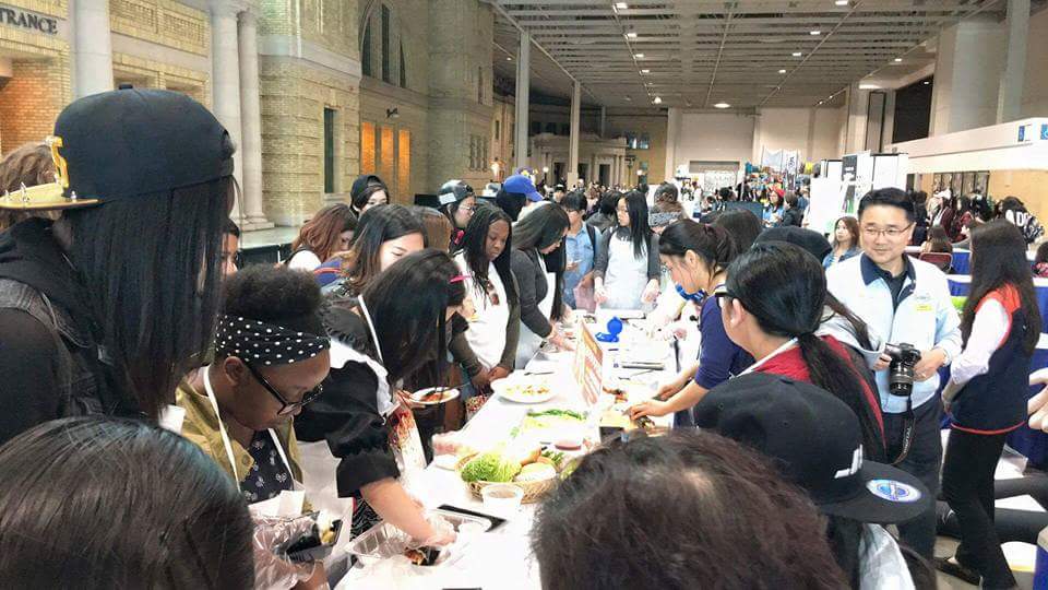 HallyuNorth's tweet photo. Galleria Supermarket says thanks to everyone who participated in the food workshop at Day 2 of #HANO16! Yum yum~ https://t.co/zzKXKCVJ1j