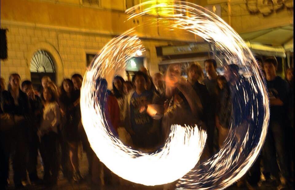 TrastevereRM's tweet photo. A proposito di #ulisse e la puntata sul fuoco di @albertoangela...eccovi la #streetart da noantri...a piazza s.maria https://t.co/aQ6fkCAbt2