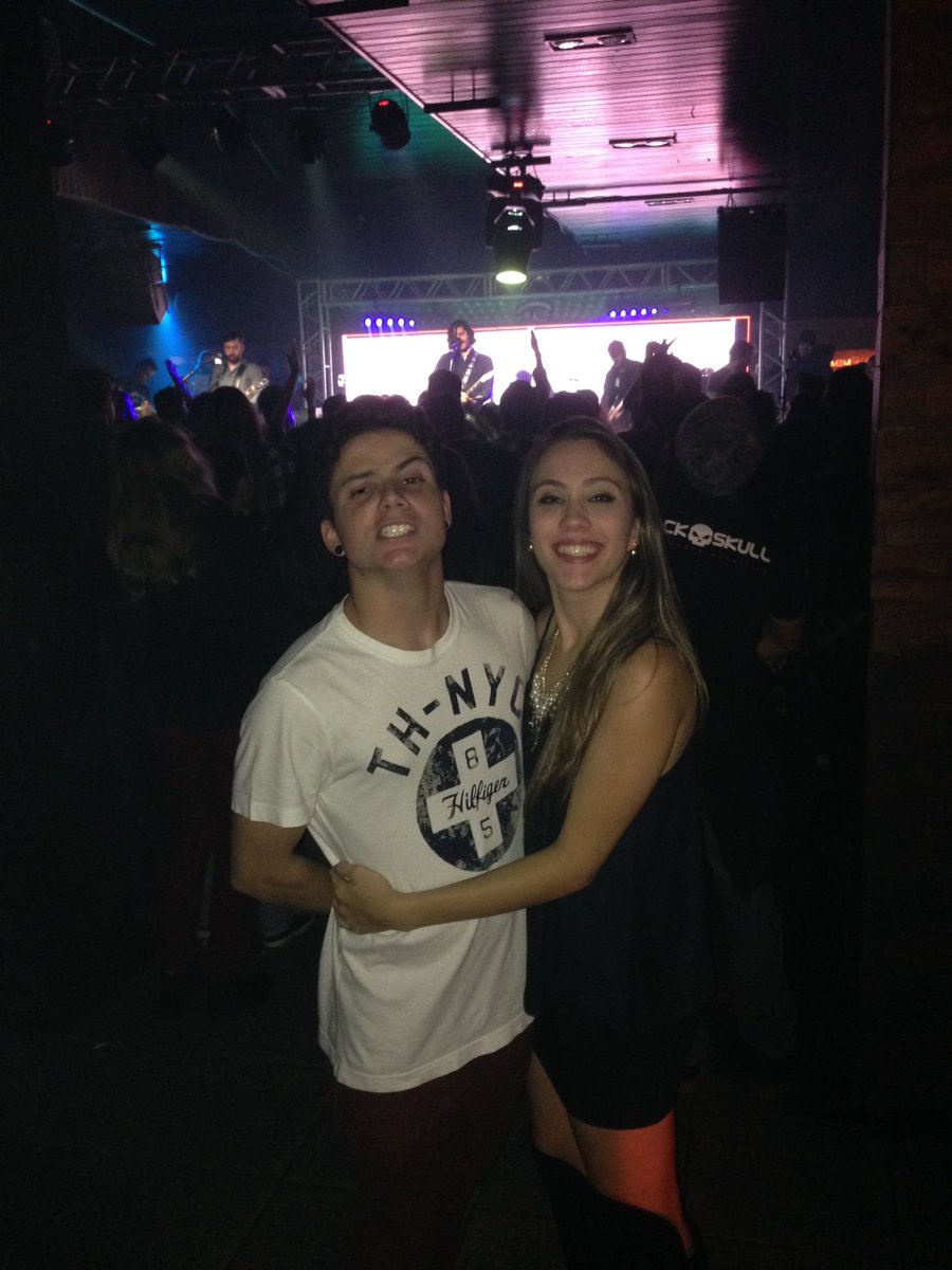SharonRaphaela's tweet photo. @lucasfresno @fresnorock O MELHOR SHOW ❤️😍 com o melhor namorado do mundo @MarkGMR https://t.co/bzQQwYMeok