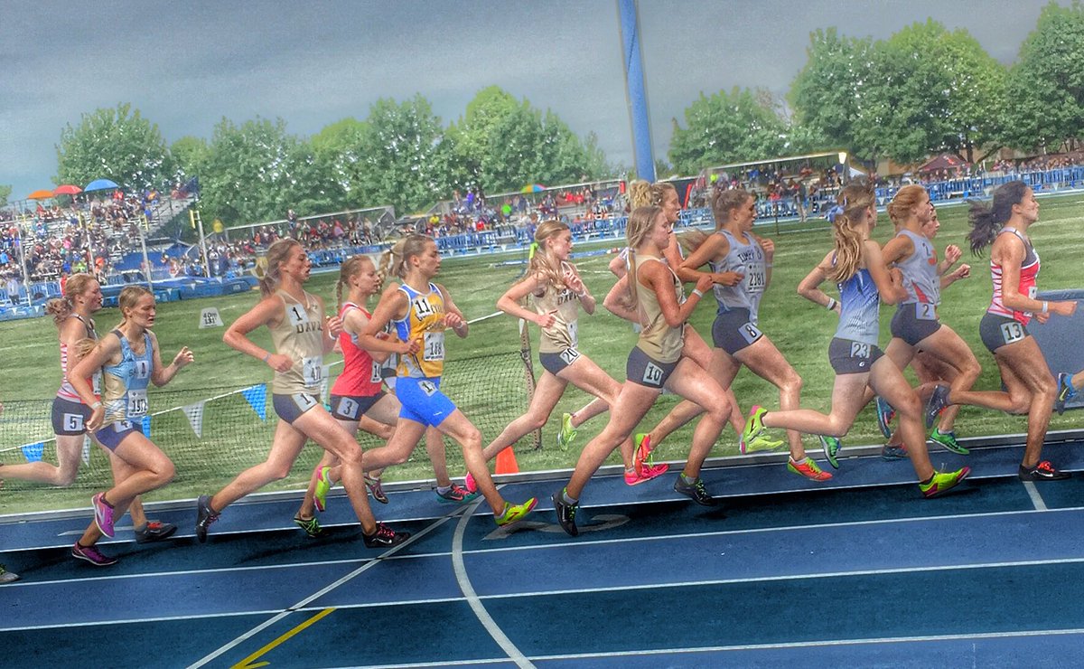 davistrackandxc's tweet photo. Girls 1,600 meter runners. #byuinvite #davistrack https://t.co/YHiha74nve