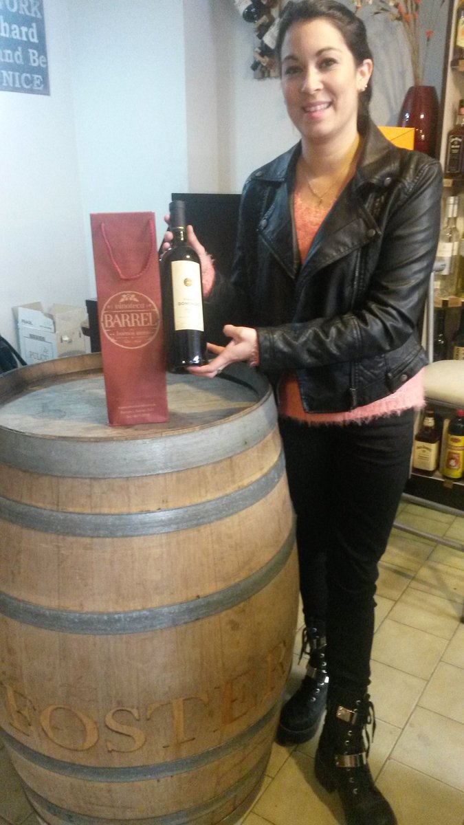 sommosdos's tweet photo. Ganadora #mariavirginiascirica  retirando premio #MalbecTerroirNorteArgentino.
Gracias @BarrelVinos @Dgo_Molina !! https://t.co/Lf9NmU8KAS