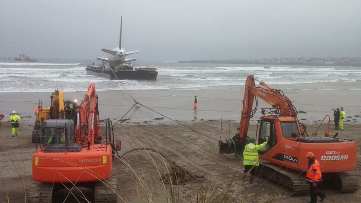Eoin_Leonard_98's tweet image. A man wanted a plane, and nothing was going to stop him! 😂 #planesailing #AbsoluteHero #DavidMcGownForPresident