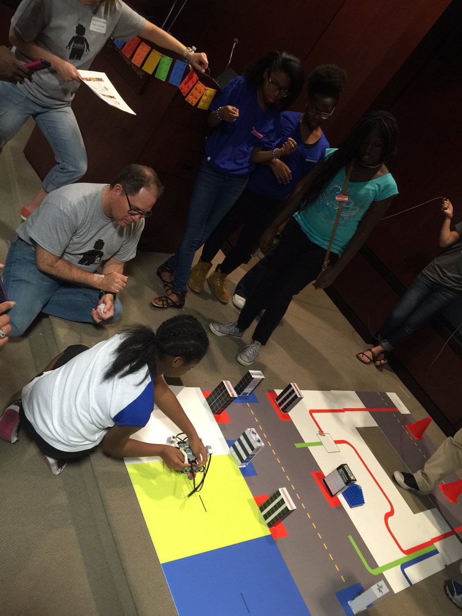 SWEMemBots's tweet photo. A robot rolls on Girl power of @GirlsIncMemphis #swemembots https://t.co/FtwFvPeRwI