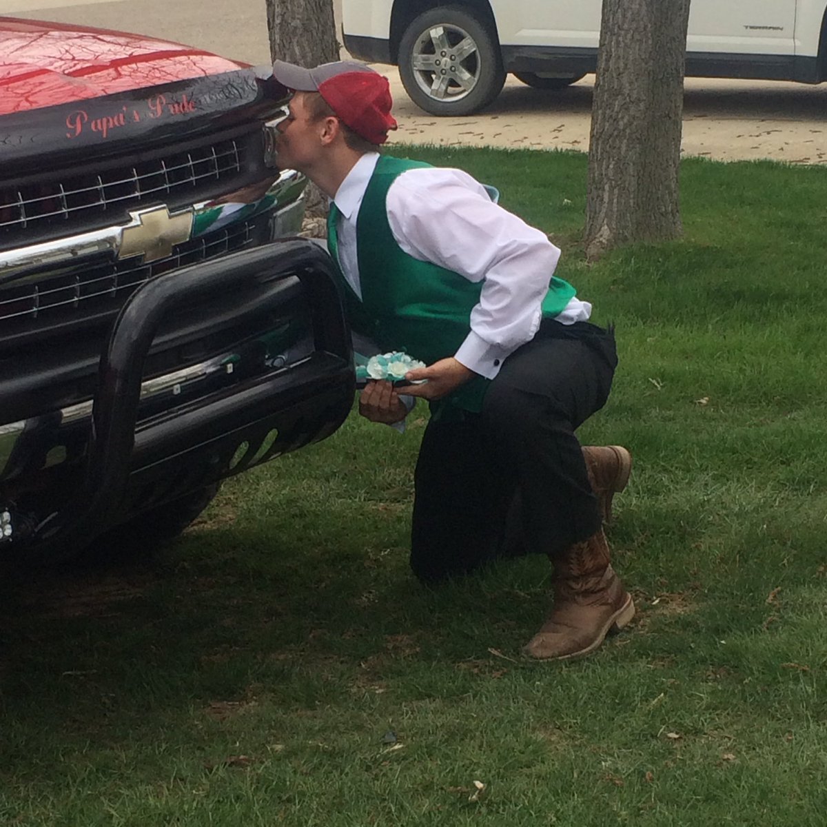 mitwhit's tweet photo. Yes this happened! #racetrucklove https://t.co/Rv0G8GRUvF