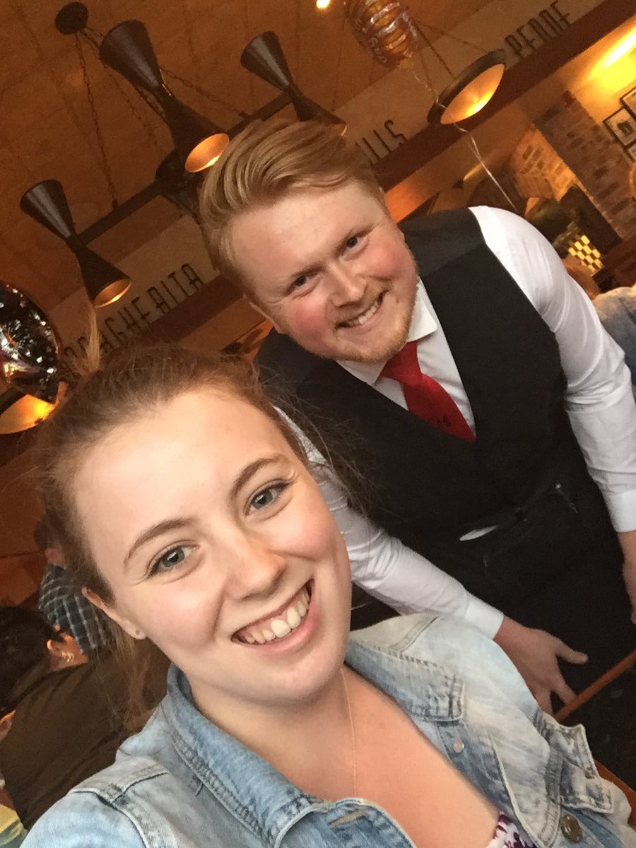 Nestacooper25's tweet photo. Loved having a friendly face or two serve me at Frankie &amp; Benny's #Luke #Danica #frankiesfav #Fossisland https://t.co/raTMi75iOl