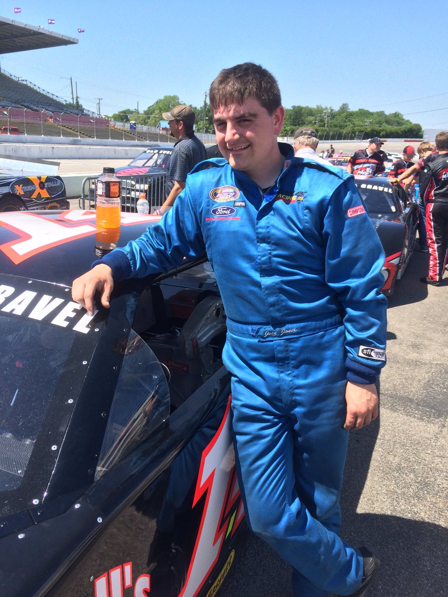 cobleracing14's tweet photo. Cars are through tech now just waiting to qualify @FGSpeedway https://t.co/ghGtv4EVLj