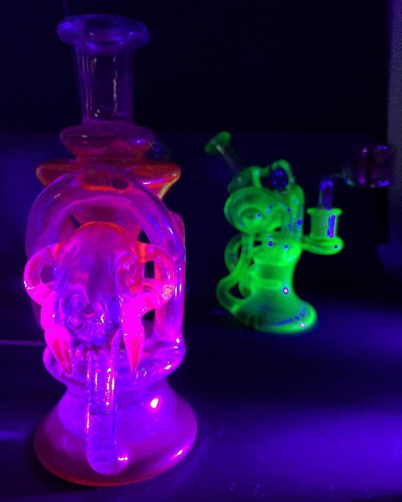 applejuice14431's tweet photo. It's been a weird morning☢👽 #eusheenglass #snicbarnes #contrabasso #hypercycler #redisculator @medicatednewjersey b… https://t.co/TDxWhvs96m