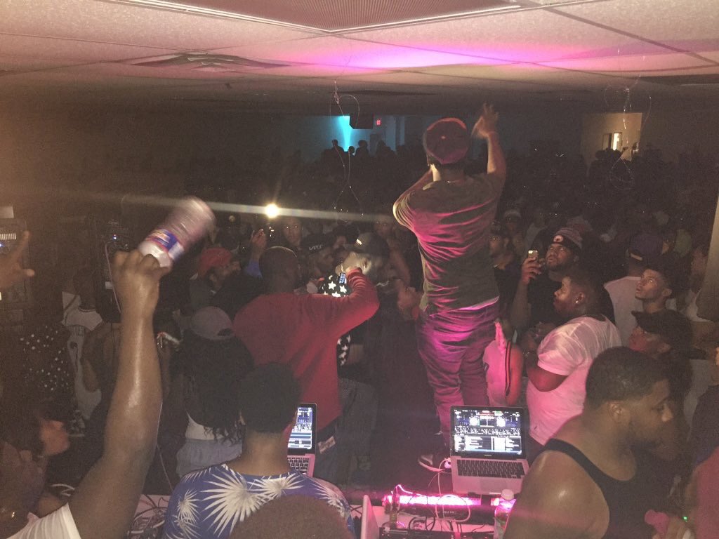 DjFatStillHOLDn's tweet photo. #Y2KTimelineParty Vol. 1 Vs Vol. 2 🤔 https://t.co/oTyIRD1P4r