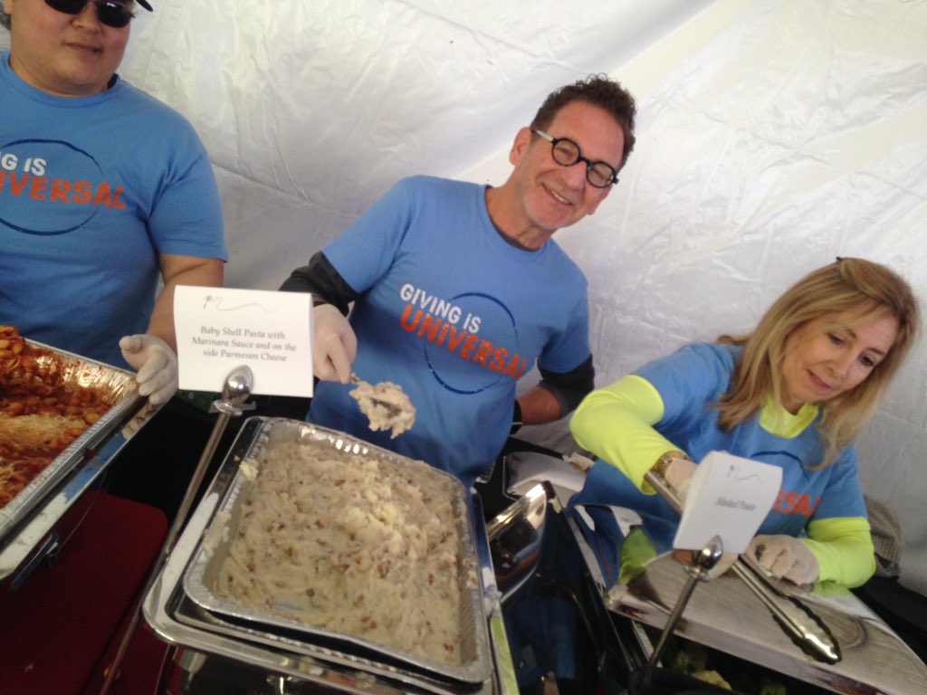 Horror_Buzz's tweet photo. Park president Larry Kurzweil @UniStudios sharing in #xmasinspring @MENDPOVERTY https://t.co/9kEyUJUjJV