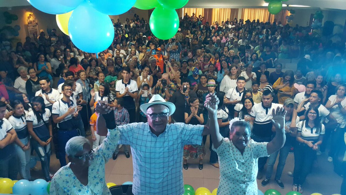 SorayaH2012's tweet photo. .@Guillermo_Call #7Mayo "las mujeres son las hacedoras de familia" https://t.co/Qgvy5WWfrC
