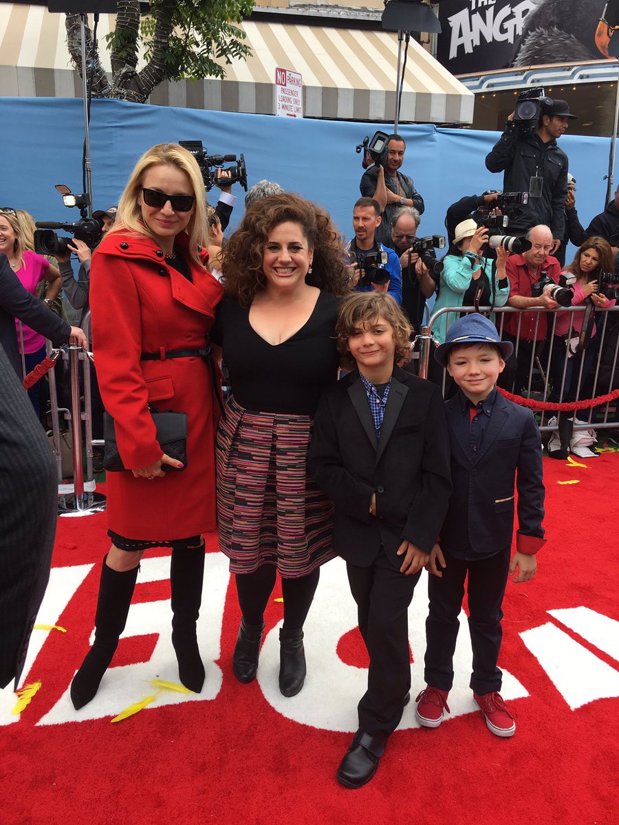 MarissaJWinokur's tweet photo. Sooo fun @AngryBirds live sharing with friends and family !! https://t.co/nZFNkJ3uAZ