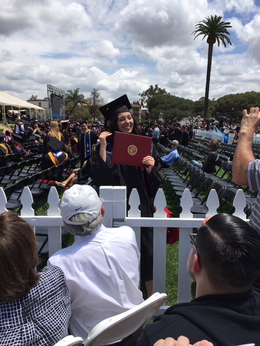 queenngina's tweet photo. Best Graduation ceremony EVER! My 🐱 the DOUBLE major! Bill Clinton's speech 💯🔥! #LMU16 #BILLMU #kittenneedsajobnow https://t.co/4766M41pp5
