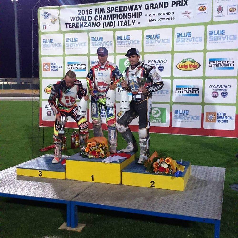 pawlickiracing's tweet photo. Plan wykonany :) Zwycięstwo w Terenzano  😉👊👍💪
#Piter777 #PawlickiRacing #winner #SGP https://t.co/94k45jDVno