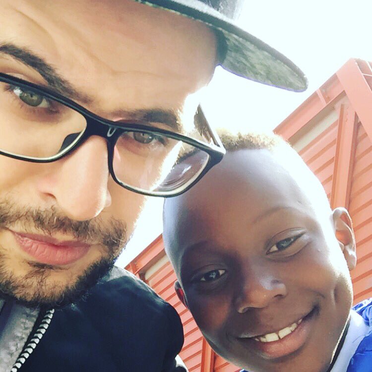 Hakimjemili's tweet photo. Marseille vous étiez vraiment frais ce soir merci!J'ai fais monter le petit Pogba qui a bien enflammé la scène https://t.co/2UTewPNIqW