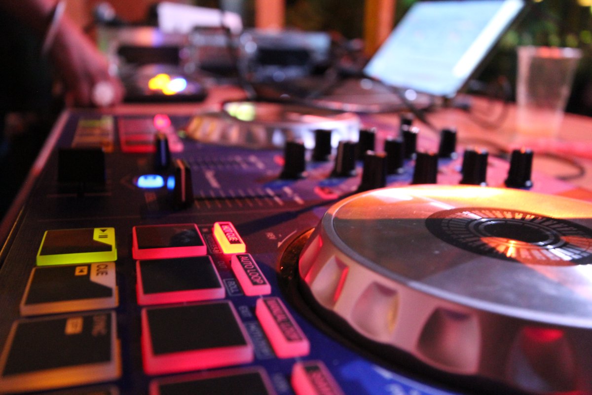 luton_mas's tweet photo. DJ Xplosion! Exploding right now... #lutonmas #music #DJ #Carnival @carnivalukcca @_twint_ https://t.co/OBtCjeRZPR