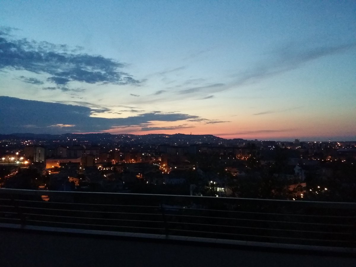 Lisa_Makeup_Ita's tweet photo. Buonanotte a tutti 😍😍😍da casa mia una vista incredibile...😉😉 https://t.co/qhCHz43iI2