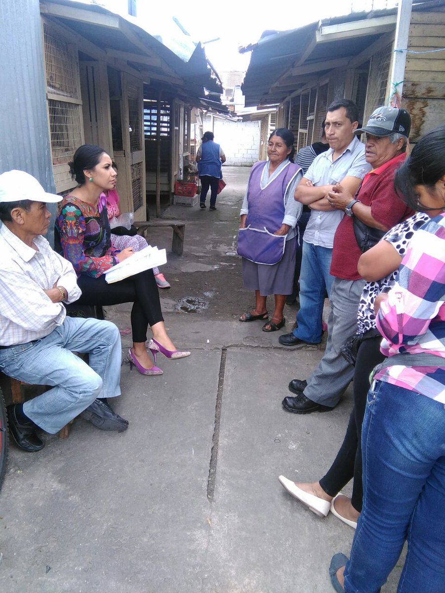 Andreaconibarra's tweet photo. Escuchando el sentir de mis queridos Comerciantes ante la Construcción del Nuevo Mercado Amazonas. https://t.co/Iaa1bbr23X