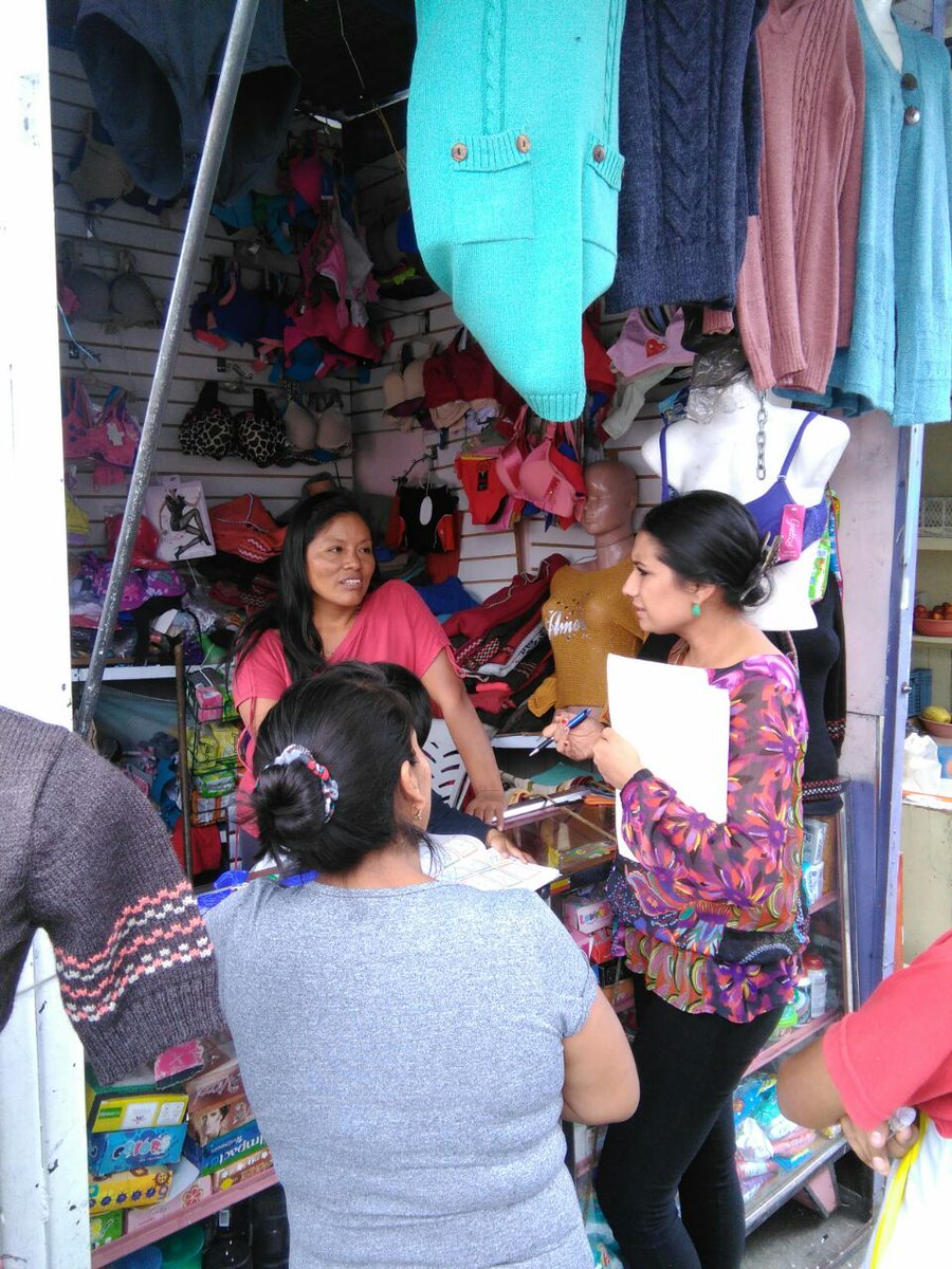 Andreaconibarra's tweet photo. Escuchando el sentir de mis queridos Comerciantes ante la Construcción del Nuevo Mercado Amazonas. https://t.co/Iaa1bbr23X