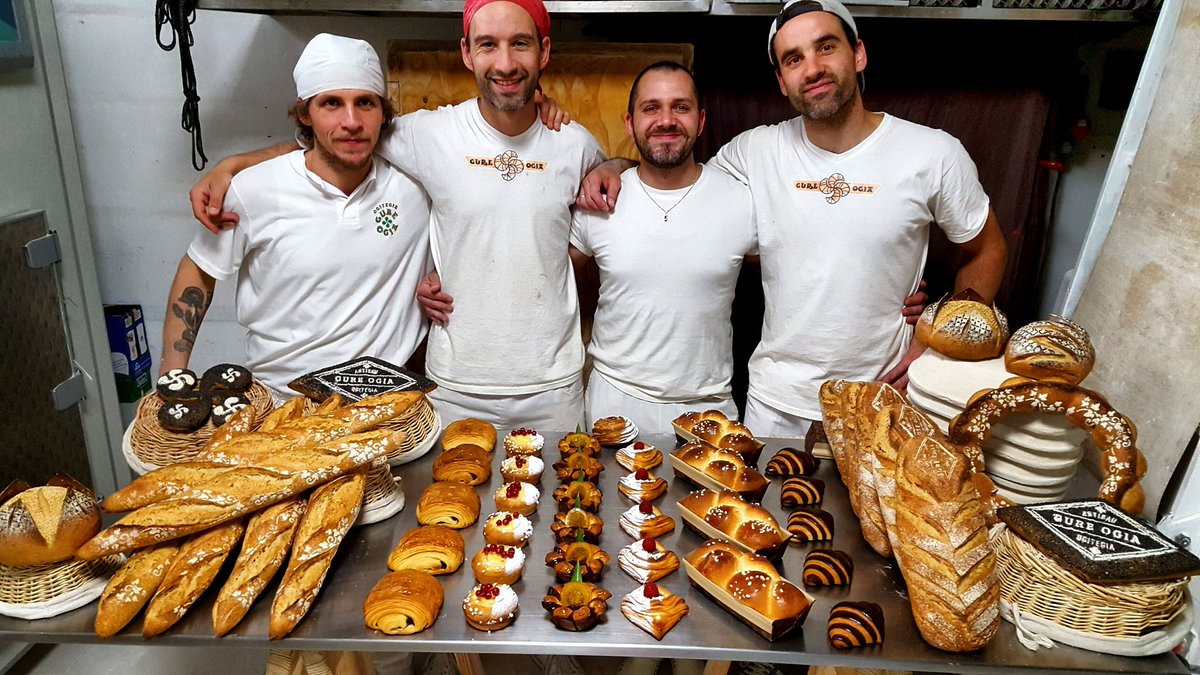YohanFerrant's tweet photo. Una primera con los basquitos!
Mucha pasion por el oficio.
Mi gusta enseñar y compartir cada dia mas.
#bakery https://t.co/pWR3LnC048