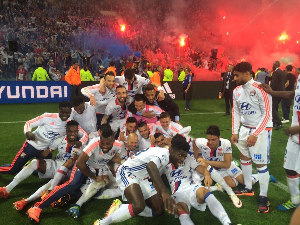 BouhaddiSarah's tweet photo. Bravo les mecs pour votre saison énorme 👍🏻👏🏻💪🏻RT si vous êtes d accord @OL https://t.co/iz7OPkB8AA