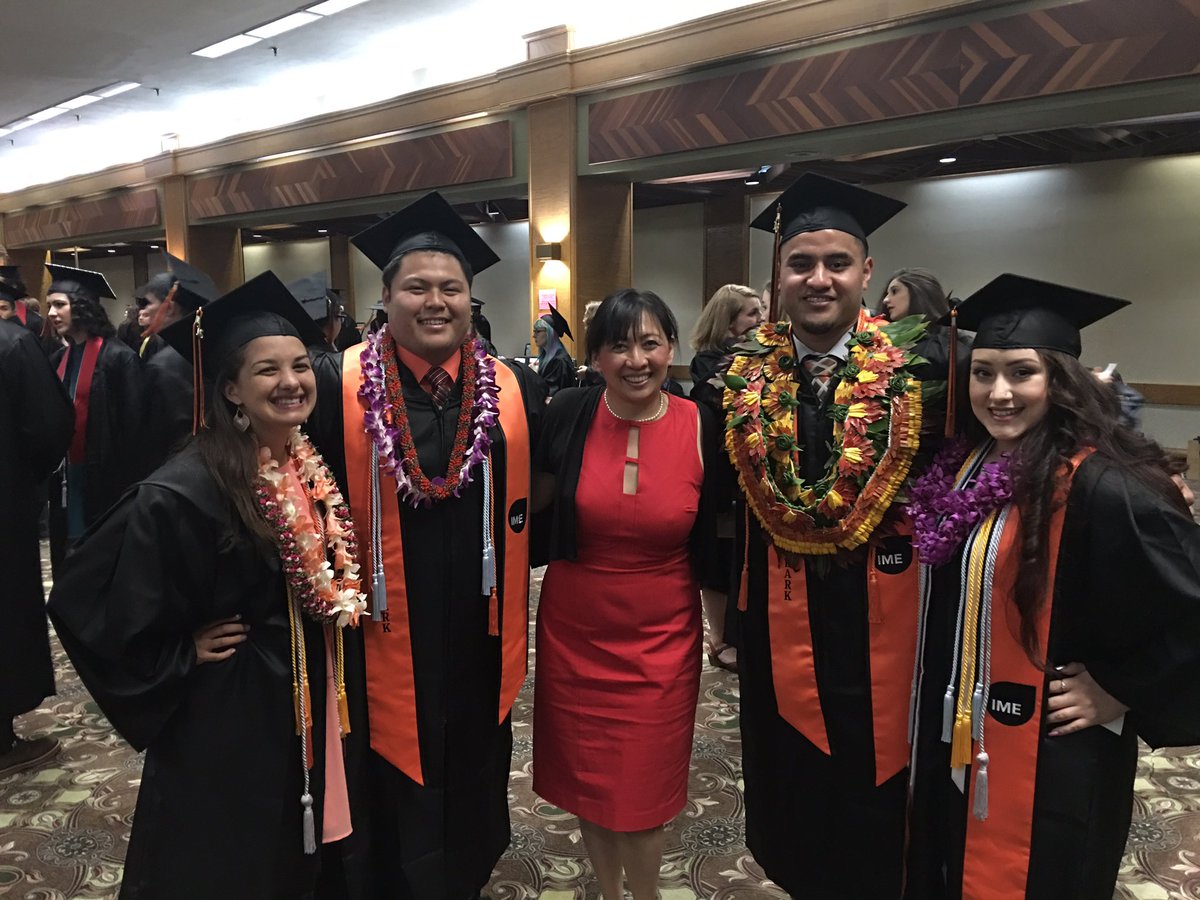 akgonzal327's tweet photo. Love the #dos fams @lewisandclark where's @Tammy_Ko @BruceTaft #lcgrad https://t.co/xe8vohFBxS