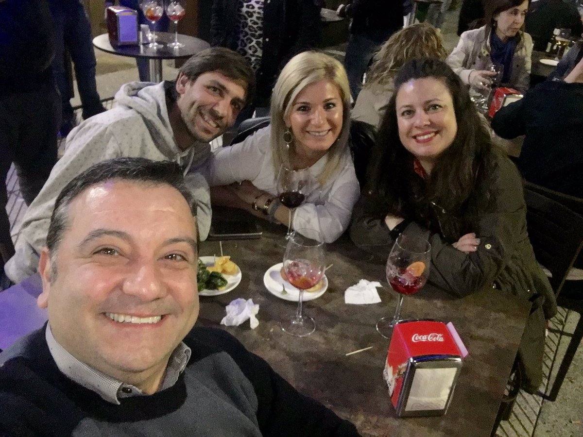 Nacho_Sandoval's tweet photo. Empieza la noche en #Oviedo #Ascension2016 disfrutando con @cmartinizkierdo @alfredovallina @Mariaglez27 https://t.co/rMf6m8hcte