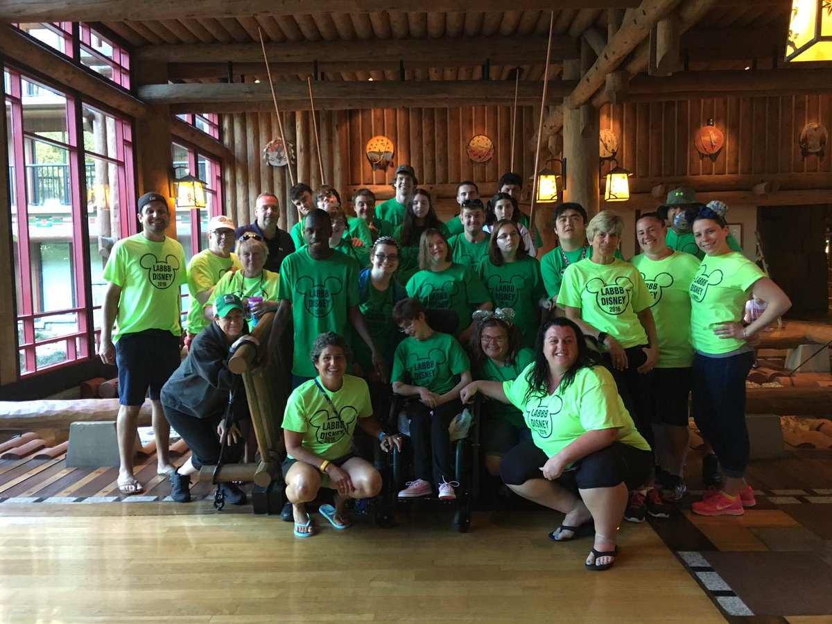 LABBBREC's tweet photo. #LABBBDISNEY2016 waiting to board bus to airport https://t.co/haU3ObkkV0