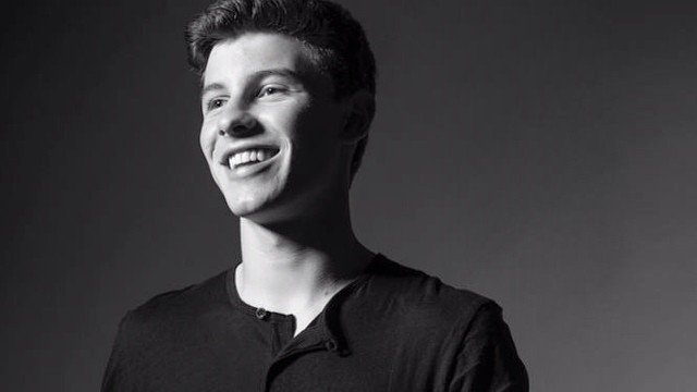cutesnormani's tweet photo. cada dia que passa eu sinto mais vontade de guardar shawn mendes em um potinho 
BRAZIL LOVES YOU SHAWN https://t.co/80H2V1mNnL