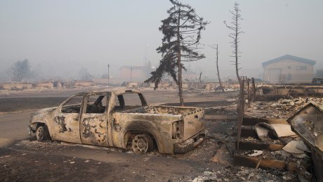 Apocalípticas imágenes del gran incendio de Alberta, Canadá Ch4oZdgXAAEEFfQ