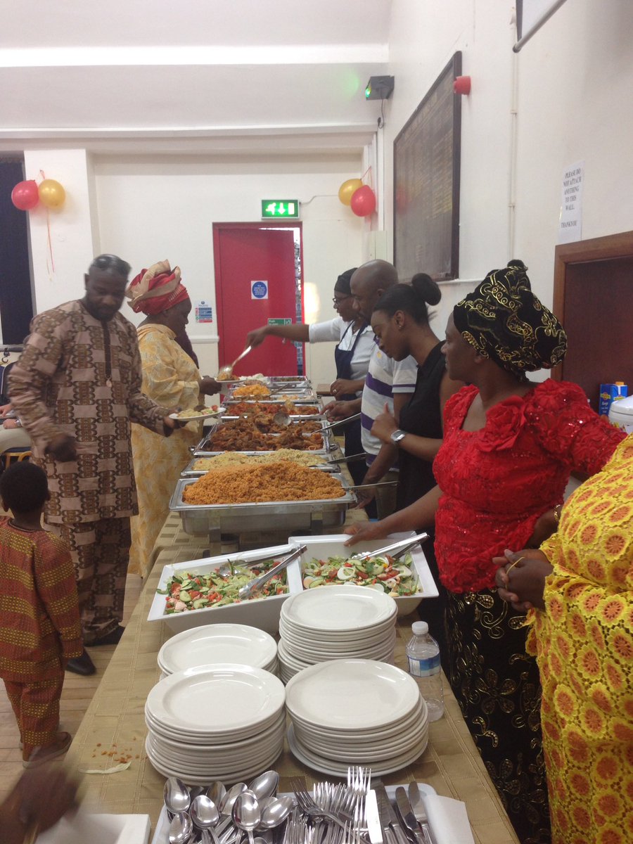 Kerrys2Cents's tweet photo. Why I love traditional African weddings! ๐ #jollof #foodage #chaleh #ihadseconds https://t.co/iS2Fkgv5OB