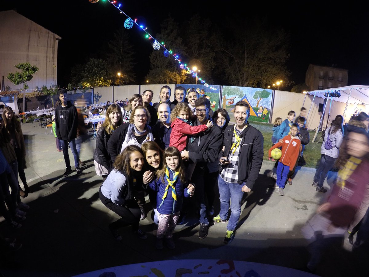 eudaldsellares's tweet photo. Les v(b)elles glòries de l'agrupa!  #SempreApunt @AEiGArrels https://t.co/BfH5g0ym2s