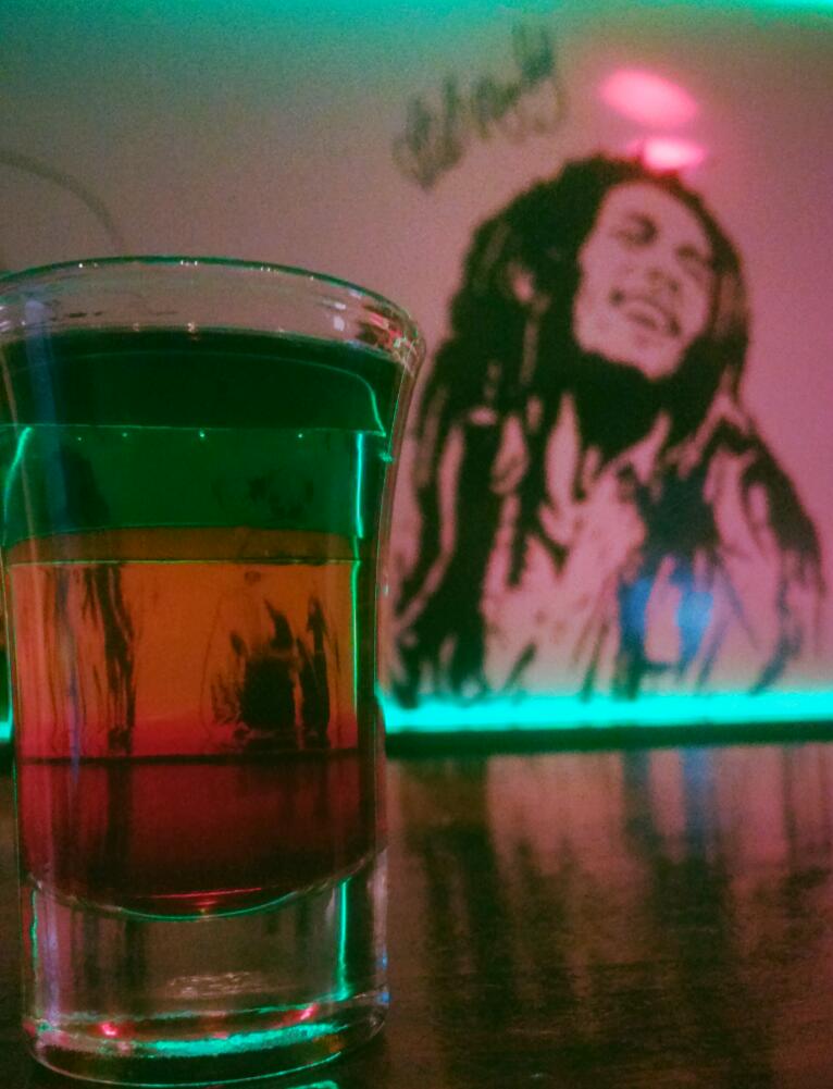 longplayronda's tweet photo. Bob Marley. Shot of the day. / El chupito del día es el Bob Marley. #longplayronda https://t.co/8Zc6kJrW0b