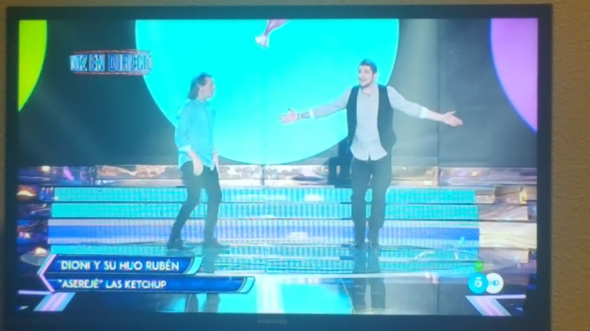 Cristofermar9's tweet photo. OLEEEEE MIS ASEREJEROS!!! Os camelooo!!  #Levantate2 @DioniMartin @RubenM_Oficial 😍😍 https://t.co/0qfFw5hPbP