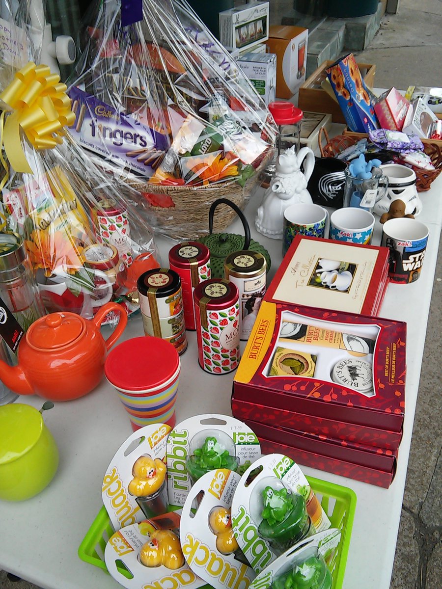 PghTeaAssoc's tweet photo. We are open till 9pm today Sat 5/7.
Plenty of great gifts for Moms.
Gift baskets starting at $21.99.
Tomorrow 10-5 https://t.co/vYtKQmasmU
