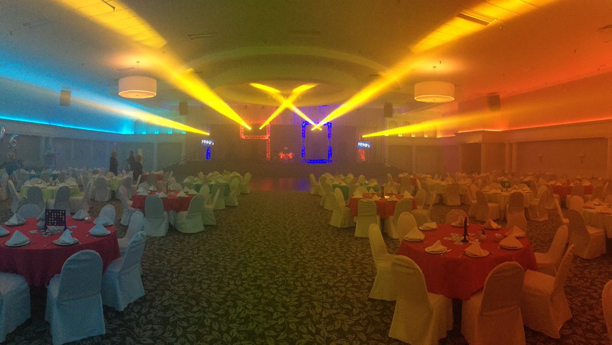 ZoneCLE's tweet photo. Let's take it back to the 90's! #freshprom #RiversideProm https://t.co/Bg8OS1Ht5h