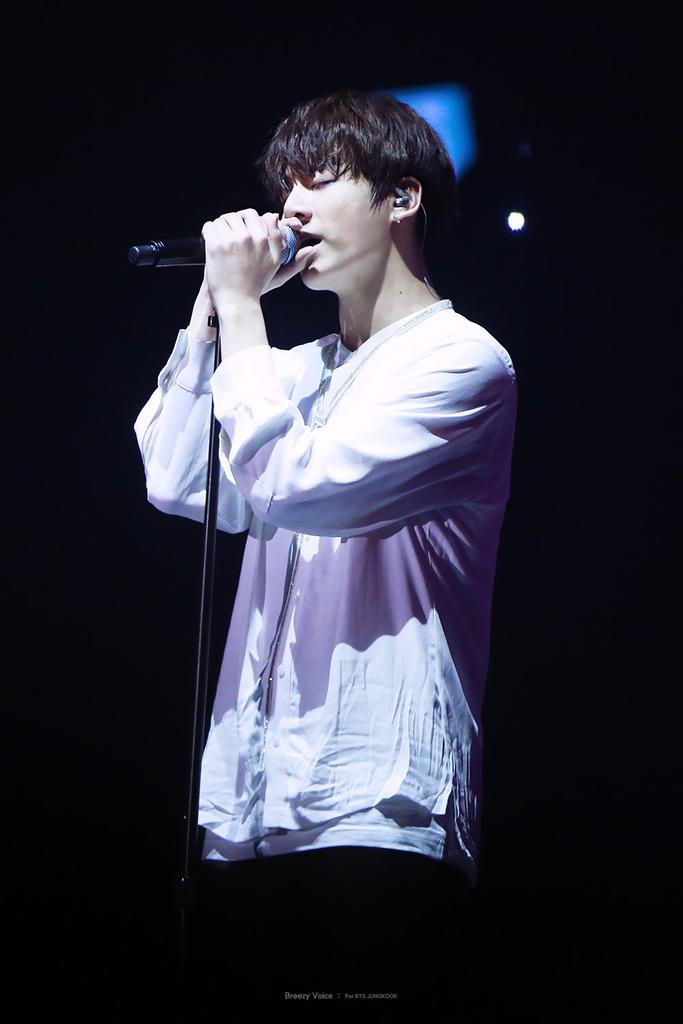 jeonggukupdates's tweet photo. [HQ] 160507 #화양연화onstageEpilogue #BTS #방탄소년단 #정국 #JUNGKOOK #JK 🐰 | ©Breezy Voice https://t.co/mzroyIgtJ4
